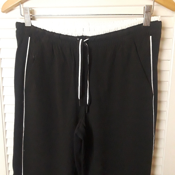 Athleta Colorblocked Brooklyn Jogger, Black/ White SIZE 6 Manufacturer Defect - Picture 5 of 14